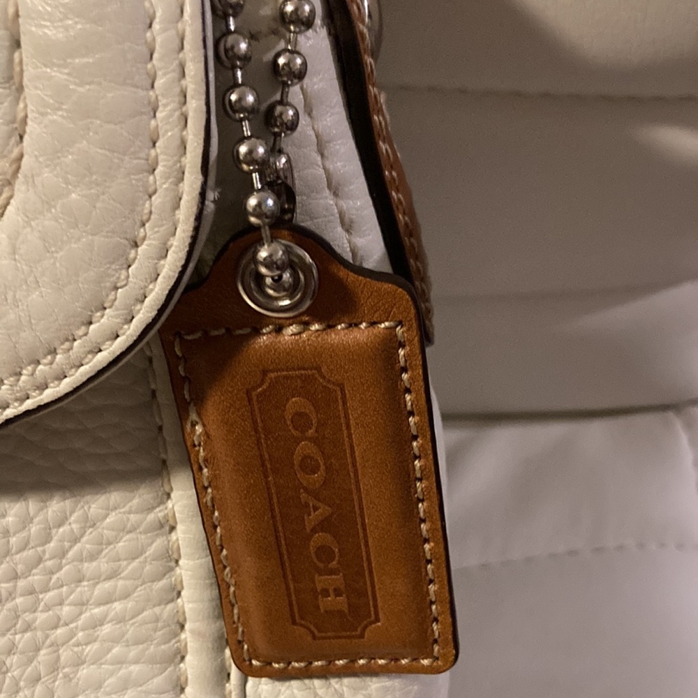New Coach white leather - Picture 3 of 5